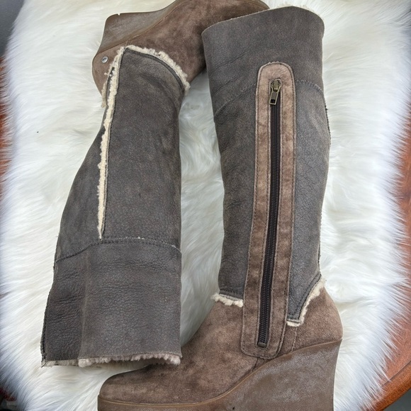 UGG TALL WINTER WEDGES PULL UP BOOTS SIZE 8 - Picture 2 of 15